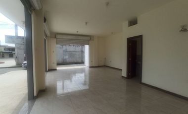 RENTA DE LOCAL COMERCIAL ESQUINERO POR ESTRENAR