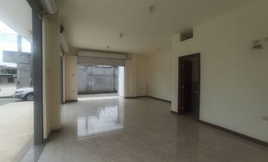 RENTA DE LOCAL COMERCIAL ESQUINERO POR ESTRENAR