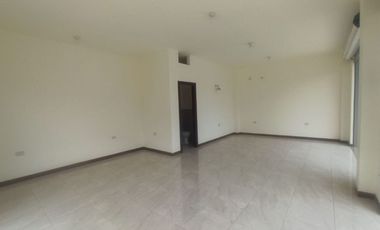 RENTA DE LOCAL COMERCIAL ESQUINERO POR ESTRENAR