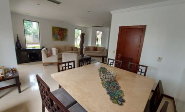 Samborondon, Venta de Linda Casa 4 Dorm. con Jacuzzi