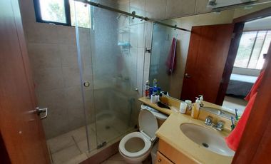 Samborondon, Venta de Linda Casa 4 Dorm. con Jacuzzi