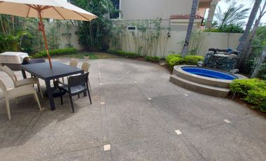 Samborondon, Venta de Linda Casa 4 Dorm. con Jacuzzi