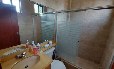 Samborondon, Venta de Linda Casa 4 Dorm. con Jacuzzi