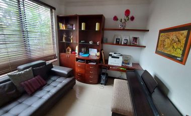 Samborondon, Venta de Linda Casa 4 Dorm. con Jacuzzi