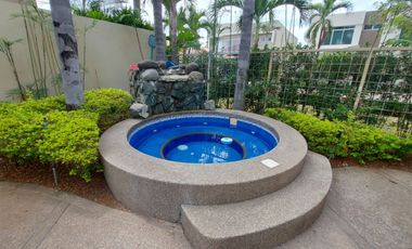 Samborondon, Venta de Linda Casa 4 Dorm. con Jacuzzi
