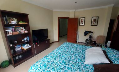 Samborondon, Venta de Linda Casa 4 Dorm. con Jacuzzi