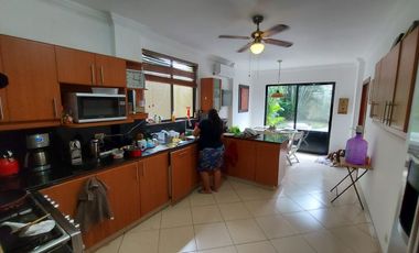 Samborondon, Venta de Linda Casa 4 Dorm. con Jacuzzi