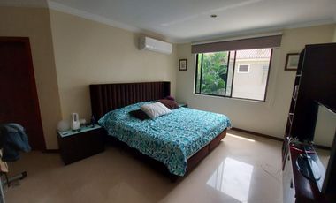 Samborondon, Venta de Linda Casa 4 Dorm. con Jacuzzi