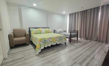 Spacious 3BR Fully Furnish Unit at Skyland Makati