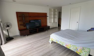 Spacious 3BR Fully Furnish Unit at Skyland Makati