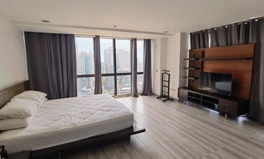 Spacious 3BR Fully Furnish Unit at Skyland Makati