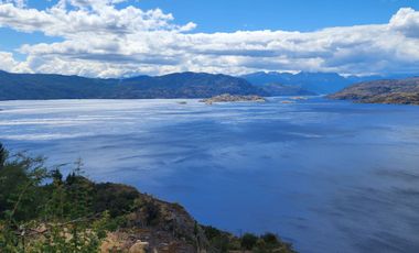 Vendo 40 hectáreas, con orilla Lago Cochrane. Comuna de Cochrane. Región de Aysén