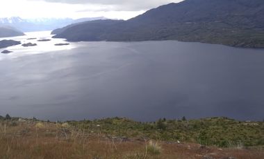 Vendo 40 hectáreas, con orilla Lago Cochrane. Comuna de Cochrane. Región de Aysén