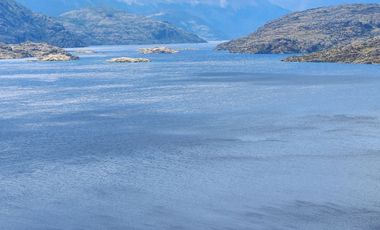 Vendo 40 hectáreas, con orilla Lago Cochrane. Comuna de Cochrane. Región de Aysén