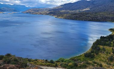 Vendo 40 hectáreas, con orilla Lago Cochrane. Comuna de Cochrane. Región de Aysén