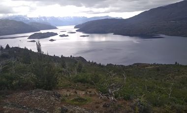 Vendo 40 hectáreas, con orilla Lago Cochrane. Comuna de Cochrane. Región de Aysén