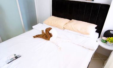 Fully Furnished One-bedroom with balcony in for RENT or ASSUME plus mortgage Linmarr Towers Davao City.