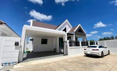 New pool villa for sale Ready to live on the sea side, Bang Saray, Sattahip, Chonburi.