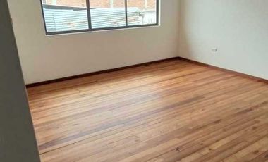 Bonita villa en venta sector Coliseo Mayor $179.000dlrs.