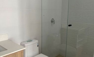 Venta en Manta: Casa Nueva de 3 Dormitorios con Acabados de Lujo en Sector Sur