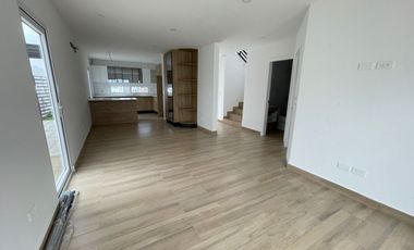 Venta en Manta: Casa Nueva de 3 Dormitorios con Acabados de Lujo en Sector Sur