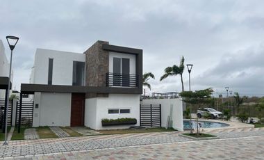 Venta en Manta: Casa Nueva de 3 Dormitorios con Acabados de Lujo en Sector Sur