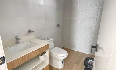 Venta en Manta: Casa Nueva de 3 Dormitorios con Acabados de Lujo en Sector Sur