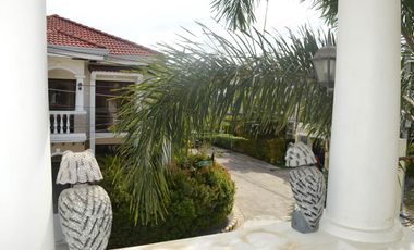 4 BR FURNISHED HOUSE FOR RENT IN A SECURE SUBDIVISION IN MINGLANILLA