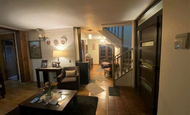 LOS FUNDADORES, AMPLIA CASA CON QUINCHO $175.000.000.