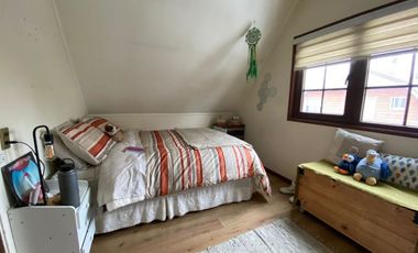 LOS FUNDADORES, AMPLIA CASA CON QUINCHO $175.000.000.