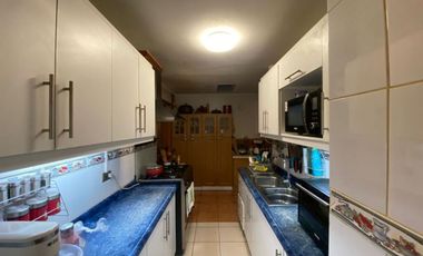 LOS FUNDADORES, AMPLIA CASA CON QUINCHO $175.000.000.