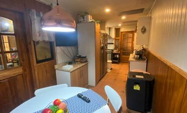 LOS FUNDADORES, AMPLIA CASA CON QUINCHO $175.000.000.