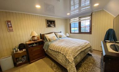 LOS FUNDADORES, AMPLIA CASA CON QUINCHO $175.000.000.
