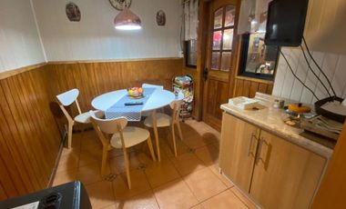 LOS FUNDADORES, AMPLIA CASA CON QUINCHO $175.000.000.