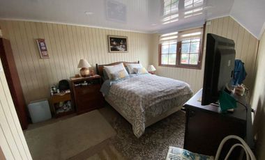 LOS FUNDADORES, AMPLIA CASA CON QUINCHO $175.000.000.