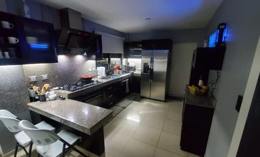 ALQUILER DE CASA AMOBLADA MÁS SUITE EN NAPOLI