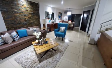 ALQUILER DE CASA AMOBLADA MÁS SUITE EN NAPOLI