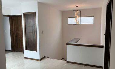 CASA EN VENTA EN FRACCIONAMIENTO PRIVADO EN VIÑEDOS