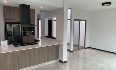 CASA EN VENTA EN FRACCIONAMIENTO PRIVADO EN VIÑEDOS
