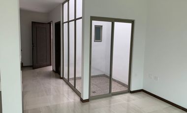 CASA EN VENTA EN FRACCIONAMIENTO PRIVADO EN VIÑEDOS