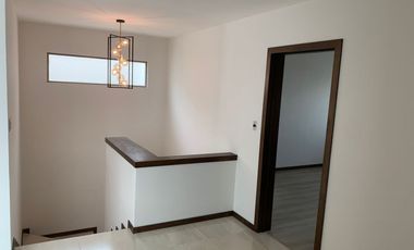 CASA EN VENTA EN FRACCIONAMIENTO PRIVADO EN VIÑEDOS