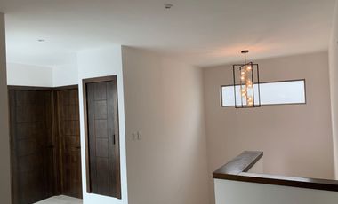 CASA EN VENTA EN FRACCIONAMIENTO PRIVADO EN VIÑEDOS