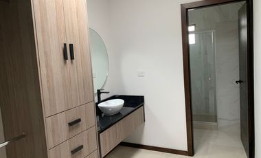 CASA EN VENTA EN FRACCIONAMIENTO PRIVADO EN VIÑEDOS