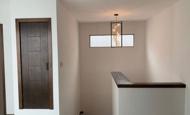 CASA EN VENTA EN FRACCIONAMIENTO PRIVADO EN VIÑEDOS