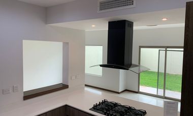 CASA EN VENTA EN FRACCIONAMIENTO PRIVADO EN VIÑEDOS