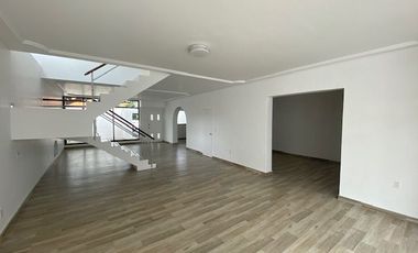 Casa en venta remodelada para oficina en ladrón de Guevara