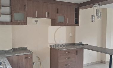 VENTA - CASAS DE VENTA EN LA CIUDAD DE GUARANDA EN EL SECTOR DEL COLEGIO TECNICO GUARANDA/24URB03
