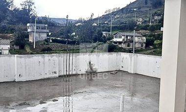VENTA - CASAS DE VENTA EN LA CIUDAD DE GUARANDA EN EL SECTOR DEL COLEGIO TECNICO GUARANDA/24URB03