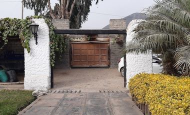 Fundo con casa de canpo y gran area verde en Pachacamac
