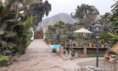 Fundo con casa de canpo y gran area verde en Pachacamac